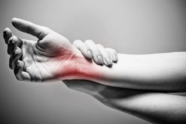 Unexplained hand pain a symptom for fibromyalgia