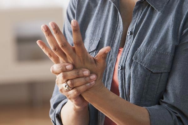 Understanding the similarities and differences between fibromyalgia and arthritis